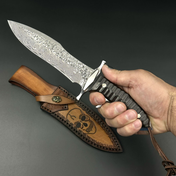 Голям BOWE нож TOMAS HOWK DAMASKUS, дамаска стомана 69 слоя, кания телешки бланк